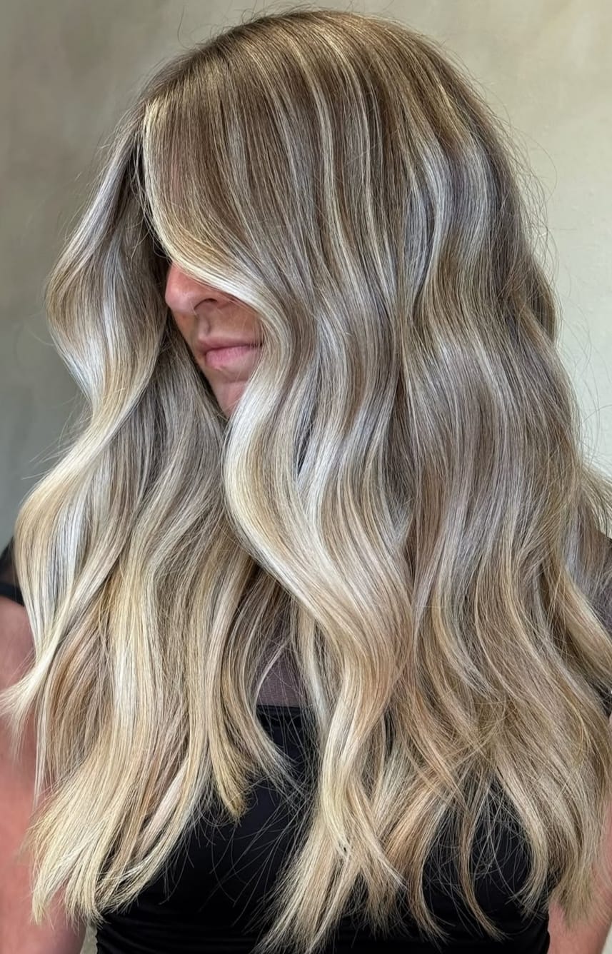 Elegantna frizura sa kolor tretmanom